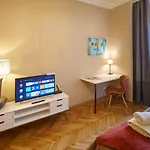 Dlouha Apartment With Balcony